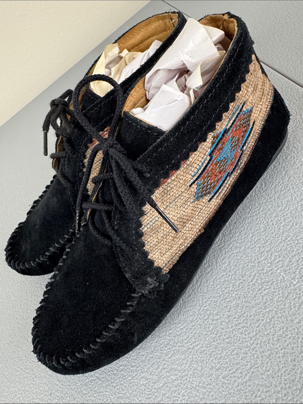 Minnetonka El Paso Ankle Boot Moccasin. Size 8.